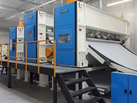多層ラミネート針刺し機 ノンウェブンフェルト生産ライン